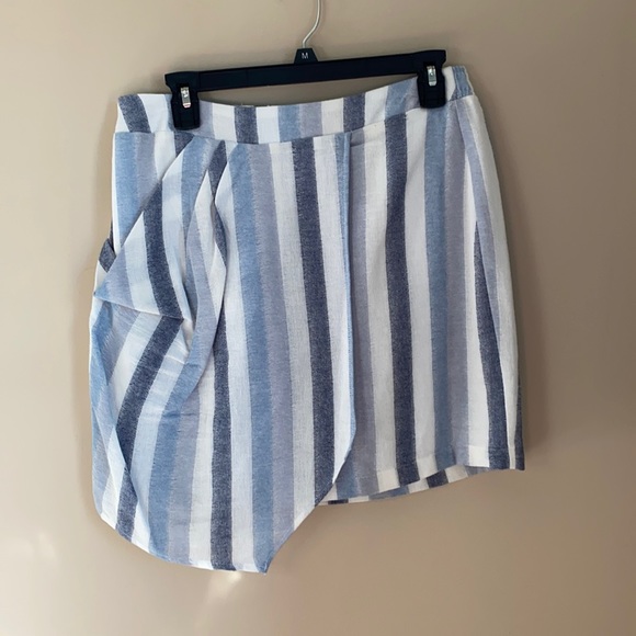 NWT BCBGeneration Striped Asymmetrical Mini Skirt - Picture 2 of 4